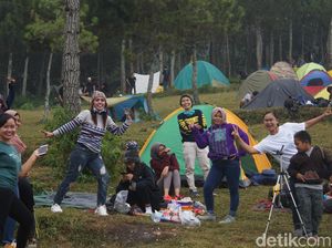 Camping Ground Lembang Diserbu Wisatawan Berbagai Daerah