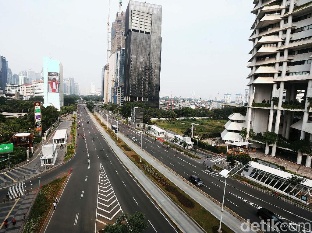 Kasus Covid-19 di DKI Jakarta Meroket, CFD Sepi Warga Berolahraga Kasus Covid-19 di DKI Jakarta Meroket, CFD Sepi Warga Berolahraga