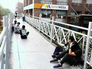 JPO Tanpa Atap di Sudirman Jadi Favorit Selfie Warga
