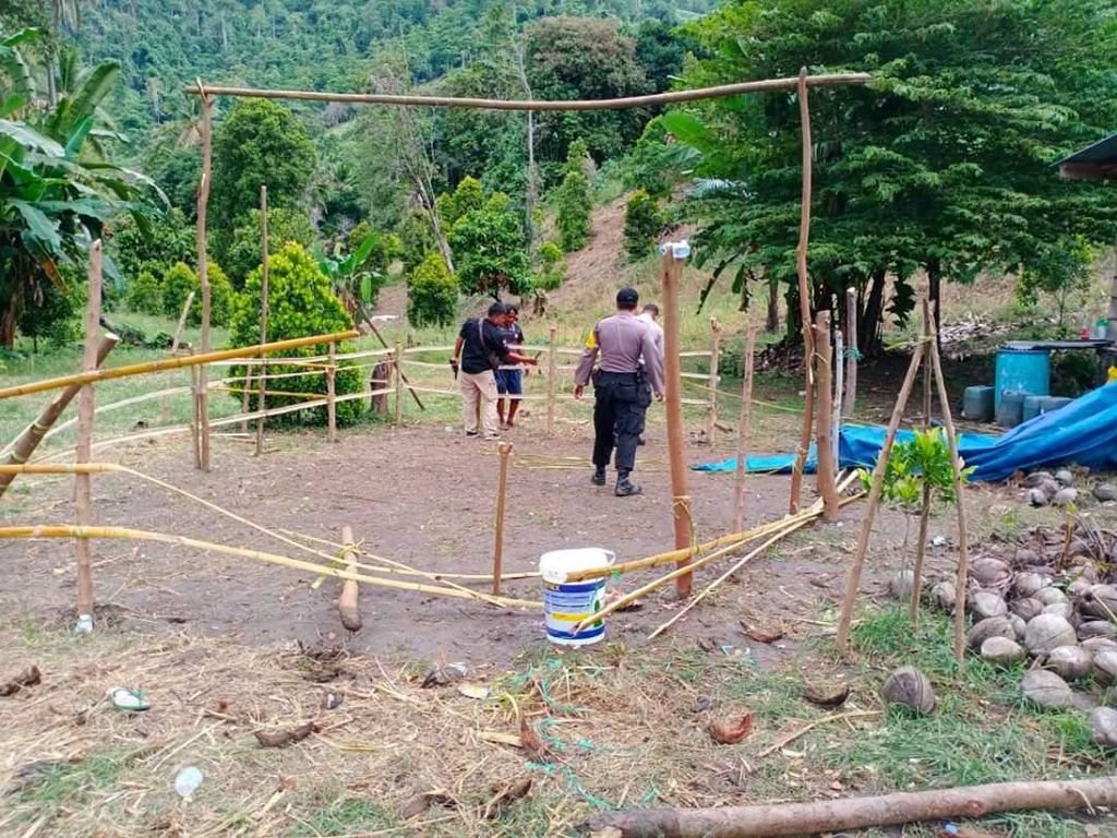 Polisi Grebek Judi Sabung Ayam di Kolaka Utara Sultra Polisi Grebek Judi Sabung Ayam di Kolaka Utara Sultra
