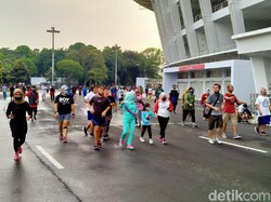 Bandel! Masih Ada Saja yang Bawa Anak-anak Masuk GBK