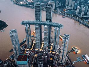 Megahnya Jembatan Raksasa yang Hubungkan 4 Gedung Pencakar Langit