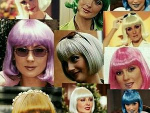 Pesona Tante Rambut Palsu yang Jadi Perbincangan Karena Main TikTok