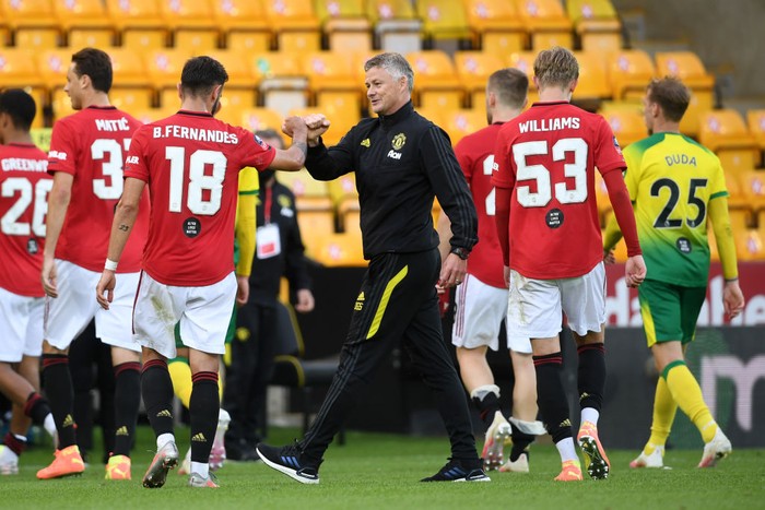 NORWICH, ENGLAND - JUNE 27: Ole Gunnar Solskjaer, Manager of Manchester United interacts with Bruno Fernandes of Manchester United after the FA Cup Quarter Final match between Norwich City and Manchester United at Carrow Road on June 27, 2020 in Norwich, England. (Photo by Joe Giddens/Pool via Getty Images)
