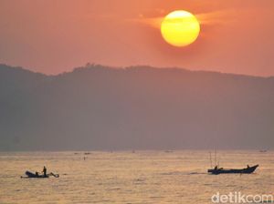 Begitu Cantik, Kala Matahari Terbit di Pantai Pangandaran