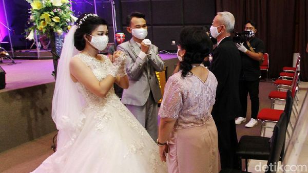 Pemberkatan Nikah dengan Protokol Kesehatan di Solo