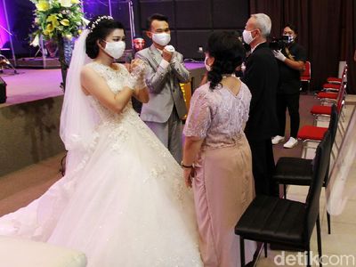Pemberkatan Nikah dengan Protokol Kesehatan di Solo