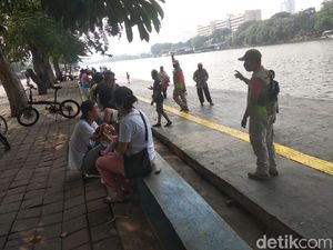 CFD di Danau Sunter Jakut Berakhir, Petugas Bubarkan Massa-Semprot Disinfektan CFD di Danau Sunter Jakut Berakhir, Petugas Bubarkan Massa-Semprot Disinfektan
