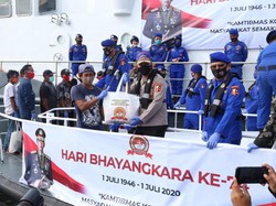 Jelang HUT Bhayangkara, Korpolairud Polri Bagikan Sembako ke Nelayan