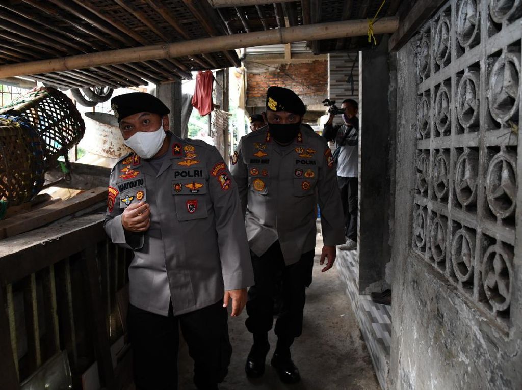 Produsen Tempe Dapat Bantuan dari Polri Produsen Tempe Dapat Bantuan dari Polri