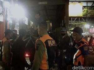 Malam Minggu di Surabaya, 202 Pesepeda Kena Razia Tak Bermasker Malam Minggu di Surabaya, 202 Pesepeda Kena Razia Tak Bermasker