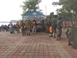 22 Warga Disanksi Bersihkan Jalan karena Tak Pakai Masker di CFD Danau Sunter