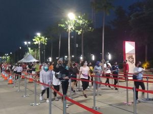 Video Antrean Panjang Pengunjung yang Mau Olahraga di GBK Malam Ini