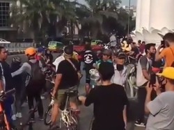 Viral Trotoar di Tugu Kujang Bogor Dipadati Warga Pagi Tadi, Ini Kata Wawalkot