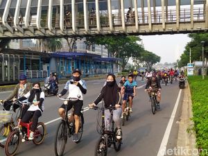 CFD Disebar ke 32 Titik, Thamrin-Sudirman Tetap Ramai Pesepeda CFD Disebar ke 32 Titik, Thamrin-Sudirman Tetap Ramai Pesepeda