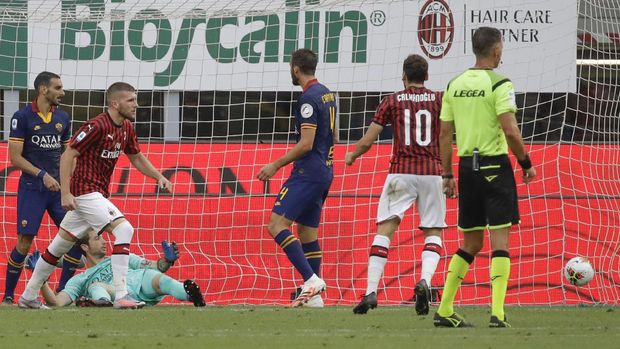 AC Milan's Ante Rebic, 2nd left, celebrates after scoring his side's opening goal during the Serie A soccer match between AC Milan and Roma, at the San Siro Stadium in Milan, Sunday, June 28, 2020. (AP Photo/Luca Bruno)