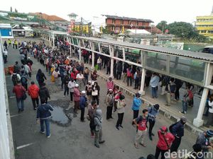 Terapkan Protokol Kesehatan, PT KCI Pastikan Antrean di Stasiun Bogor Tertib