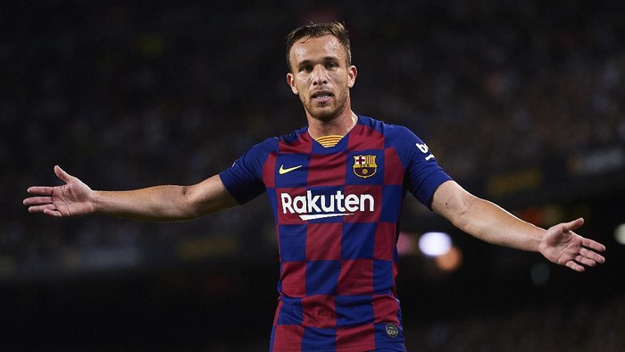 BARCELONA, SPAIN - OCTOBER 06: Arthur Melo of FC Barcelona looks on during the Liga match between FC Barcelona and Sevilla FC at Camp Nou on October 06, 2019 in Barcelona, Spain. (Photo by Aitor Alcalde/Getty Images)