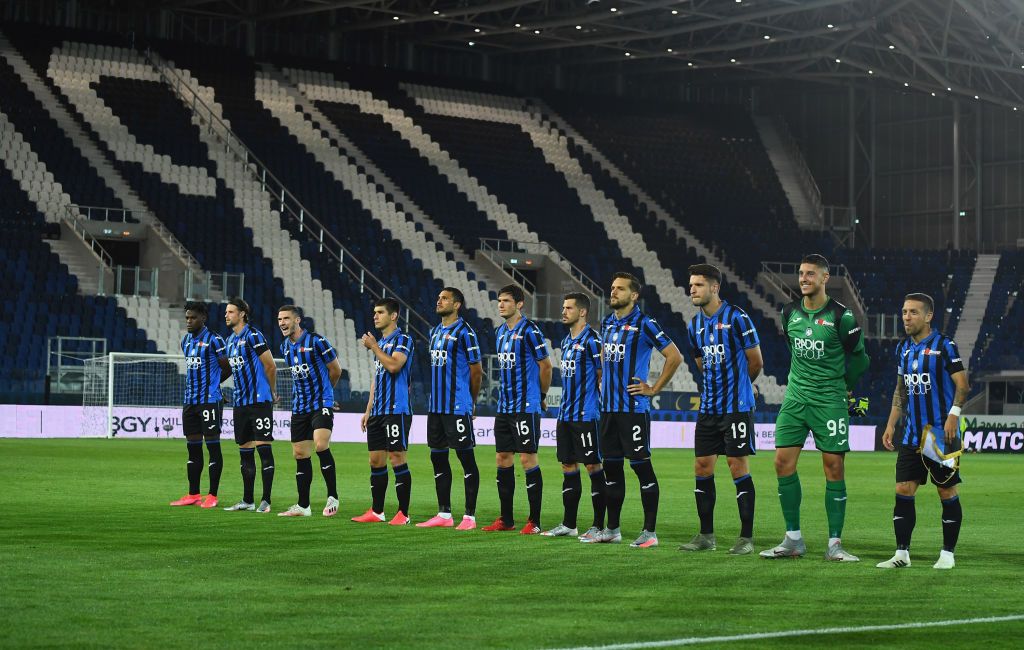 MILAN, ITALY - FEBRUARY 19:  Josip Ilicic (2nd L) of Atalanta celebrates his goal with his team-mates during the UEFA Champions League round of 16 first leg match between Atalanta and Valencia CF at San Siro Stadium on February 19, 2020 in Milan, Italy.  (Photo by Marco Luzzani/Getty Images)