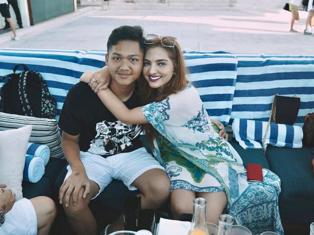Ashanty Puji Sikap Azriel Hermansyah saat Tabrak Emak-emak Ashanty Puji Sikap Azriel Hermansyah saat Tabrak Emak-emak