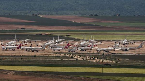 Foto: Keramaian di Bandara Hantu