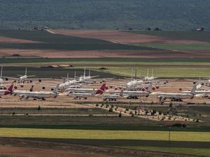 Foto: Keramaian di Bandara Hantu
