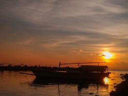 Cantiknya Sunset di Dermaga Bom Kalianda