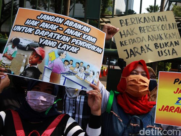 Ortu Demo Tuntut Batalkan PPDB DKI 2020