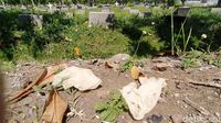 Duh, Limbah APD Berserakan di TPU Babat Jerawat Surabaya