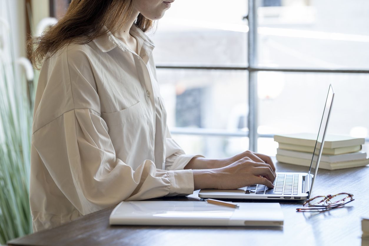 The hand of a young woman working at remote work