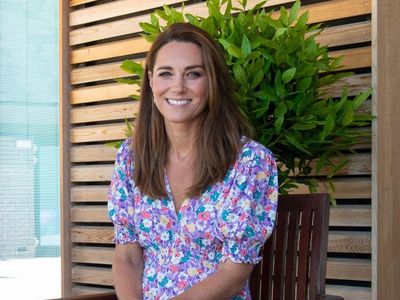 Foto: Pesona Kate Middleton Pakai Baju Buatan Label Asal Bali