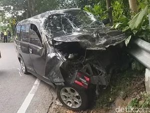 Mobil Tabrak 2 Motor di Pasuruan, Dua Orang Tewas