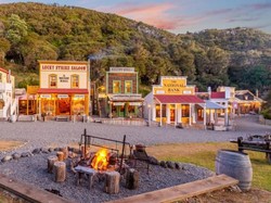 Penggemar Koboi Merapat! Ada Desa Ala Wild West Dijual Rp 106 M