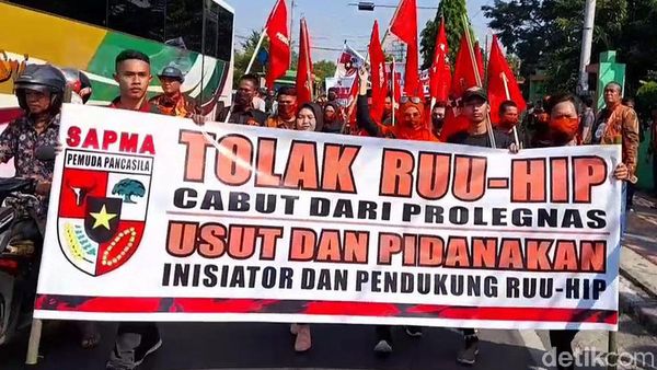 Massa Brebes Bergerak Tolak RUU HIP