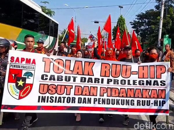 Massa Brebes Bergerak Tolak RUU HIP