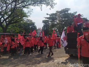 PDIP Tangsel Long March ke Polres, Minta Polisi Usut Pembakar Bendera Partai