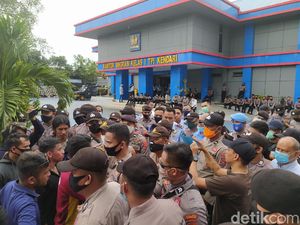 Massa Kembali Gelar Aksi Tolak TKA China Masuk Sultra