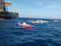 Saat Kapal Penambang Pasir Disandera Nelayan