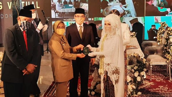 Foto: Seperti Ini Nikah Bareng Virtual Pertama di Indonesia