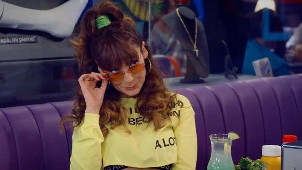 Serunya Kulineran Nora Salinas, Si Tante Rambut Palsu yang Awet Muda