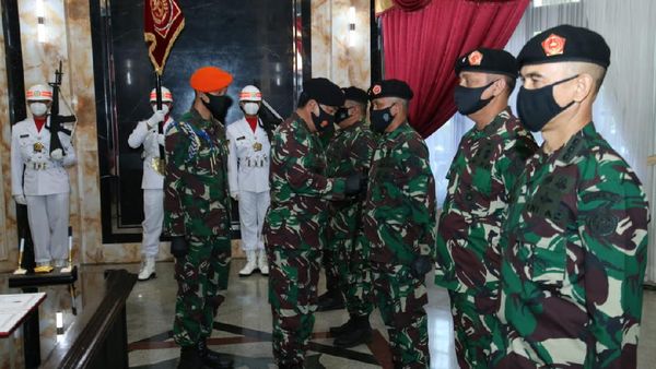 Panglima TNI Terima Penyerahan Jabatan Dankoopssus