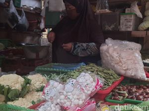 Mengandung Bakteri, Pedagang Pasar Tradisional Surabaya Enggan Jual Jamur Enoki Mengandung Bakteri, Pedagang Pasar Tradisional Surabaya Enggan Jual Jamur Enoki