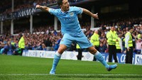 Samir Nasri⁣ dilepas Arsenal ke Manchester City di tahun 2011. Bersama City, dia meraih dua kali juara Liga Inggris (Getty Images)
