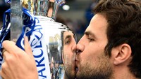 Cesc Fabregas⁣ dilepas Arsenal ke klub lamanya, Barcelona di tahun 2011. Di tahun 2014, dia lalu bergabung dengan Chelsea yang kemudian selama lima tahun di sana mampu dua kali juara Premier League (Getty Images)