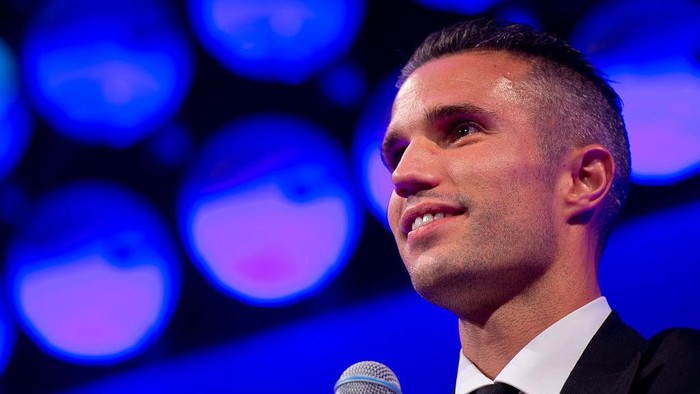 LONDON, ENGLAND - OCTOBER 05:  Robin van Persie speaks on stage during the 21st Legends of football event to celebrate 25 seasons of the Premier League and raise money for music therapy charity Nordoff Robbins at The Grosvenor House Hotel  (Photo by Ben A. Pruchnie/Getty Images for Premier League)