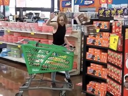 Viral Wanita Ngamuk Diminta Pakai Masker di Supermarket, Lempar Belanjaan