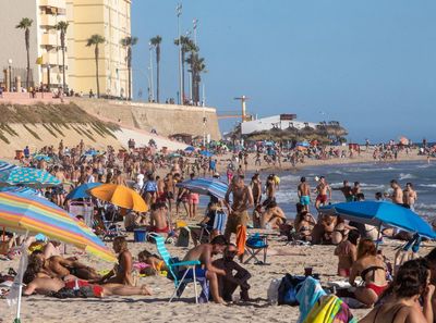 Saking Ramainya, Pantai Cadiz Spanyol Bakal Ditutup