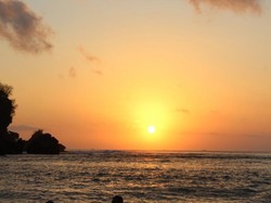 Senja yang Syahdu di Pantai Padang Padang Bali