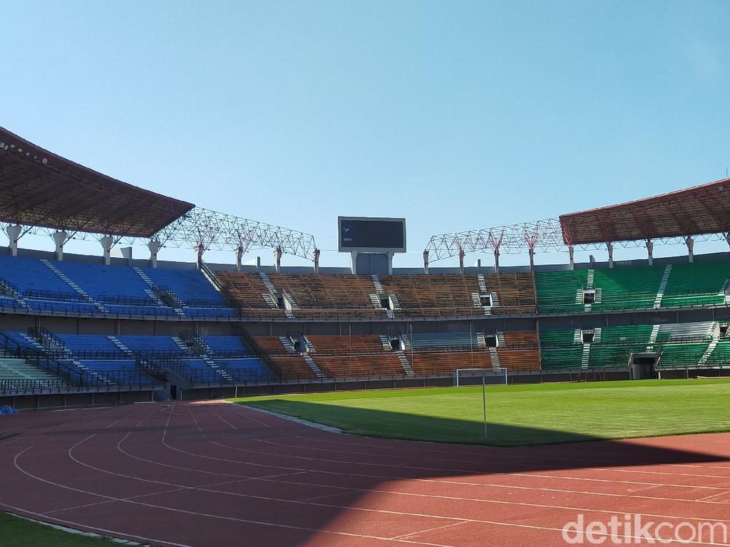 Lapangan Olahraga di Surabaya Belum Dibuka di Masa Transisi New Normal Lapangan Olahraga di Surabaya Belum Dibuka di Masa Transisi New Normal