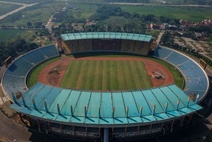 Stadion Si Jalak Harupat Siap Jadi Venue Piala Dunia U-20 PSSI usulkan Stadion Si Jalak Harupat jadi salah satu venue pelaksanaan Piala Dunia U-20 2021. Yuk, lihat potret stadion yang ada di Kabupaten Bandung itu.